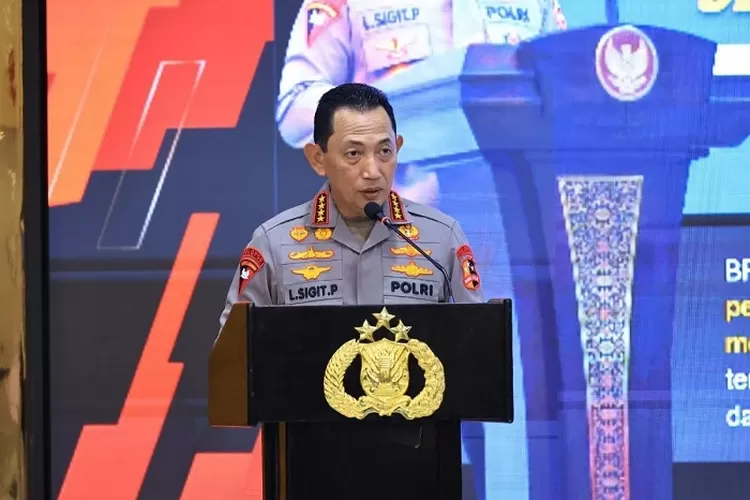 Kapolri Listyo Sigit Prabowo saat menyampaikan kebijakan penguatan peran Polwan di jabatan strategis Polri. (HukamaNews.com / Humas Polri)
