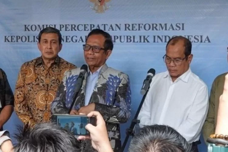 Mahfud MD berbicara soal intervensi politik dan reformasi Polri di kampus Unhas Makassar. (HukamaNews.com / Antara)