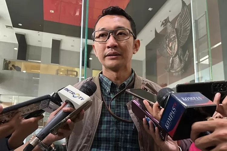 KPK mengumumkan OTT jaksa di Banten dan penyitaan uang Rp900 juta di Gedung Merah Putih. (HukamaNews.com / Antara)