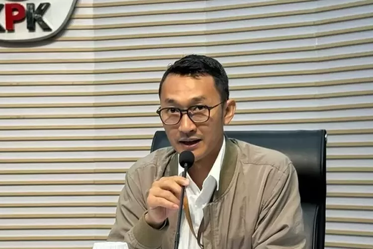 Juru Bicara KPK Budi Prasetyo memberi keterangan soal OTT jaksa dan pemeriksaan intensif. (HukamaNews.com / KPK)