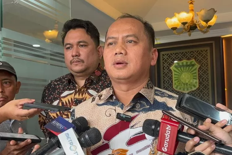 Kapuspenkum Kejagung Anang Supriatna jelaskan sikap nonintervensi kasus jaksa ditangkap KPK. (HukamaNews.com / Kejagung)