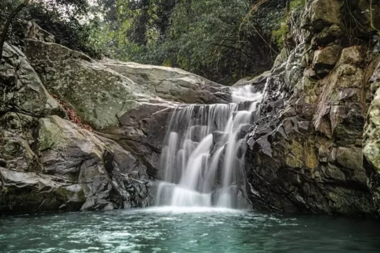 Curug Tilu merupakan salah satu curug yang eksotis dan menarik untuk kamu kunjungi di Purwakarta.