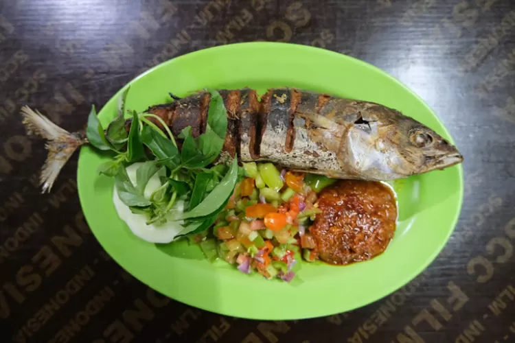 Rumah Makan Madem: Spesialis Ikan Laut Goreng di Jogja, Suguhkan