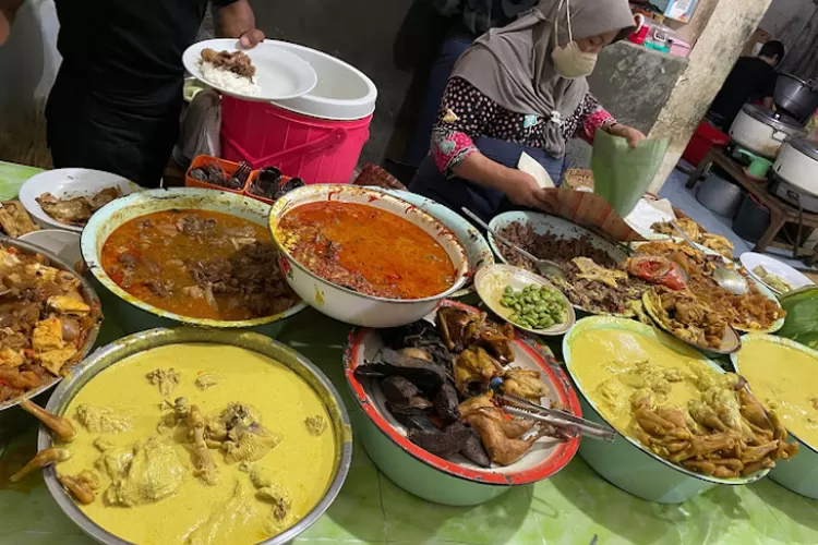 Gudeg Koyor Mbak Tum: Tempatnya Menikmati Kelezatan Kuliner Malam Terpopuler di Semarang, Citarasa Khas yang Menggoyang Lidah - Wonosobo Zone