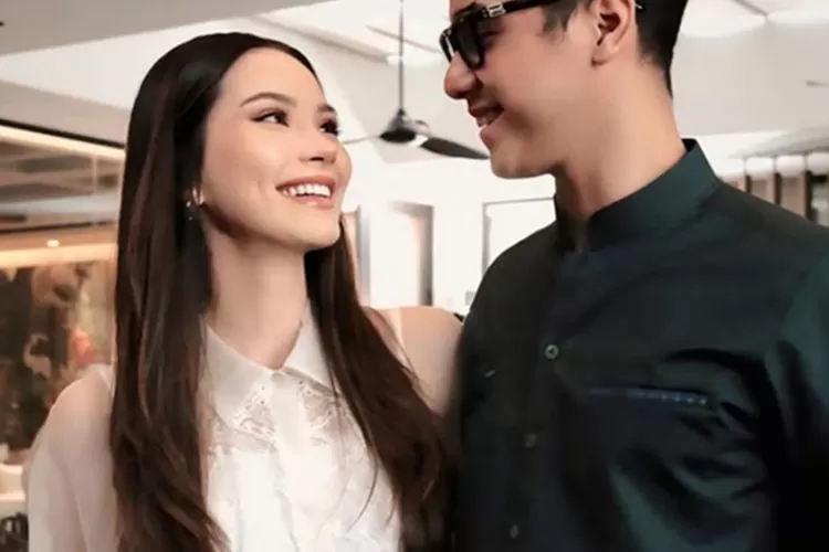 Eskpresi Calon Istri Al Ghazali, Alyssa Daguise Disorot Saat Tatap Ahmad Dhani Bahas Resepsi Pernikahan (instagram @alyssadaguise)