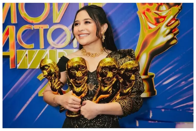 Prilly Latuconsina Meraih 4 Piala Sekaligus Dalam Satu Malam! Begini  Ungkapan Kebahagian dan Rasa Harunya - Bonser News