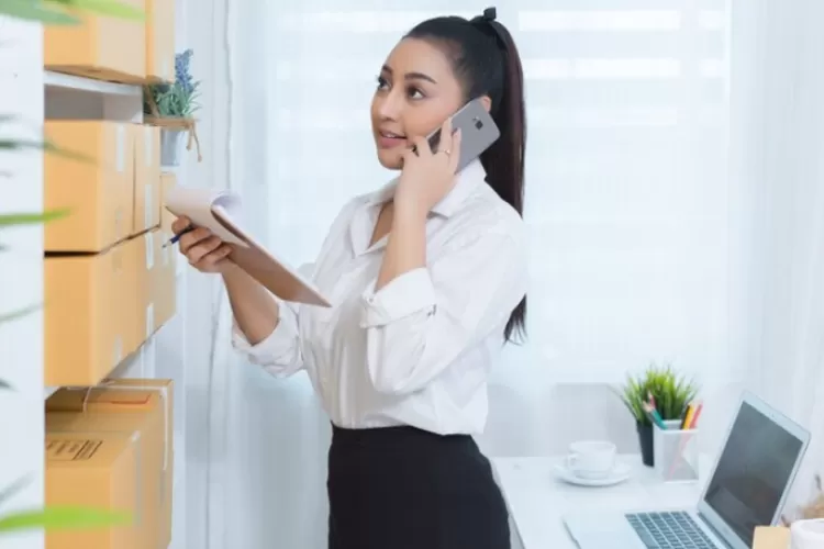 Job Desk Seorang Dengan Profesi Asisten Penjualan Atau Sales Assistant ...