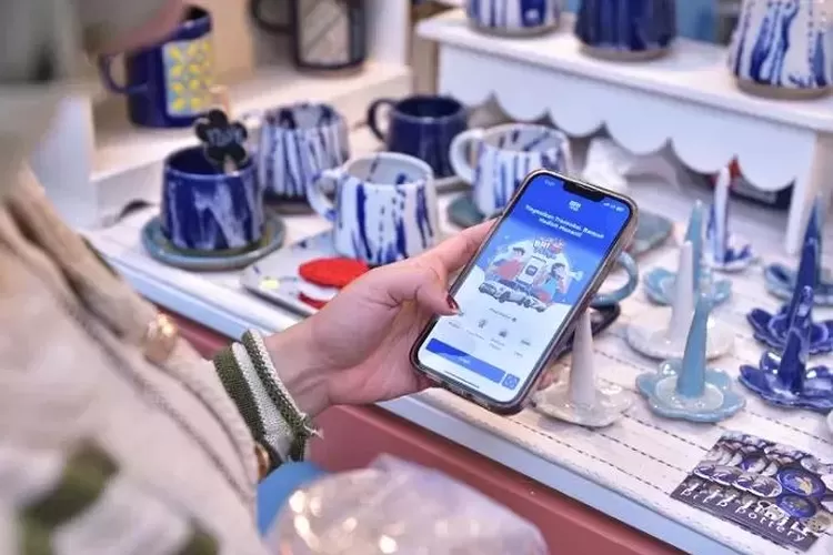 Ilustrasi pengguna Brimo e-Payment memanfaatkan untuk belanja online (BRI untuk JawaPos.com)