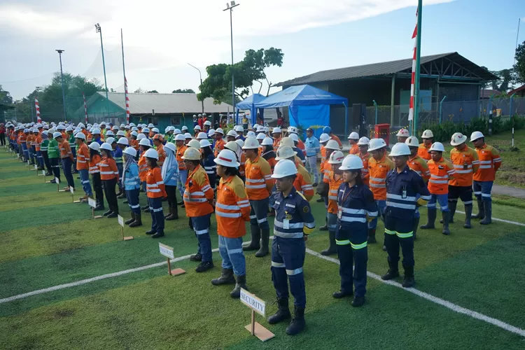 Manajemen dan karyawan PT NHM melaksanakan apel dan inpeksi keselamatan kerja di Tambang Emas Gosowong.