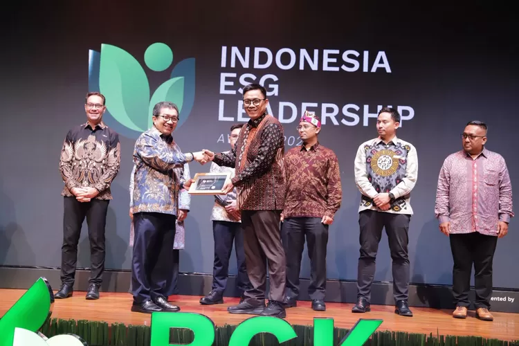 BNI meraih penghargaan Leadership AA &ndash; Excellence Leader in ESG Transparency dalam Indonesia ESG Leadership Awards 2025, sebagai bukti komitmen BNI terhadap transparansi, keberlanjutan, dan ekonomi hijau yang inklusif.