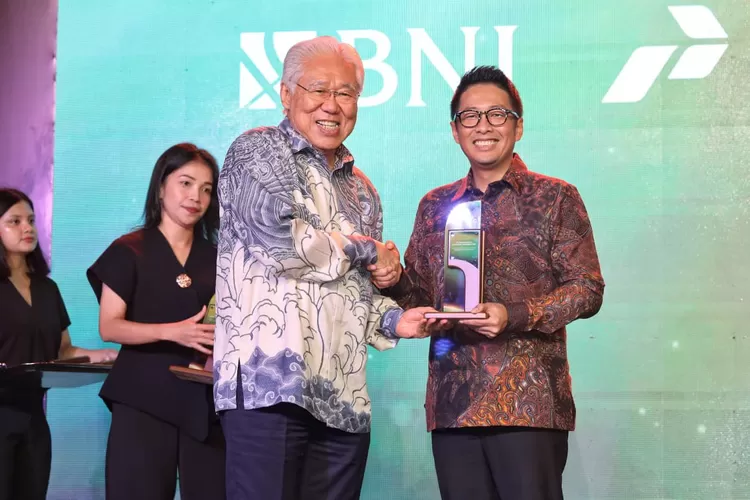 BNI meraih penghargaan Environment &amp; Sustainability pada ESG 2025 sebagai pengakuan atas konsistensinya menerapkan prinsip keberlanjutan dan portofolio hijau.