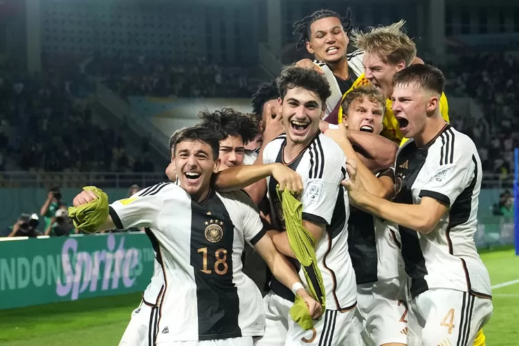 Pemain Jerman U17 merayakan kemenangan dan juara Piala Dunia U17. (IG @fifaworldcup)