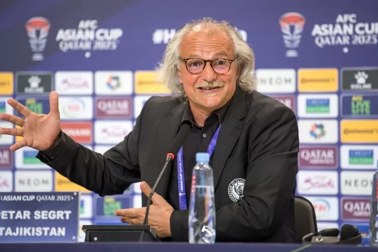 Pelatih Kepala Tajikistan Petar Segrt (Kalimantansatu.com/AFC)