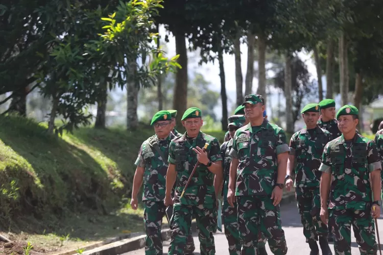 Pangdam III/Siliwangi Mayjen TNI Mohammad Fadjar Dampingi Wakasad ...