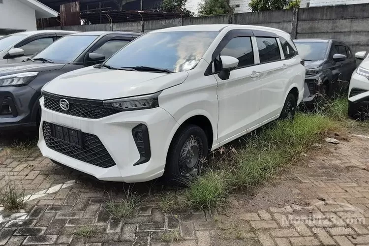 Daihatsu Xenia M tipe paling murah  (Mobil123.com)