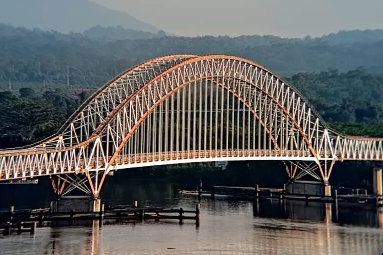 Menghubungkan Dua Provinsi Untuk Menyebrangi Sungai Kapuas, Jembatan ...