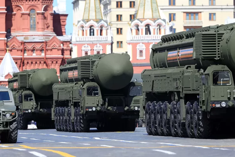 Rudal Oreshnik jenis ICBM. Rusia kerahkan peluru kendali antarbenua Serang Ukraina, Kamis, 21 Nopember 2024, taneggapi serangan Ukraina gunakan rudal butan Amerika Serikat dań Inggris, Selasa, 19 Nopember 2024. (Russia Today)
