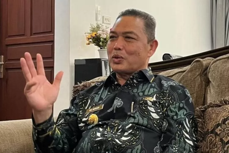 Gubernur Ria Norsan.