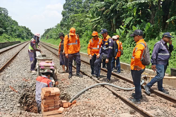 KAI Daop 3 Cirebon memastikan kenyamanan dan keselamatan perjalanan kereta api Natal 2025 dan Tahun 2026