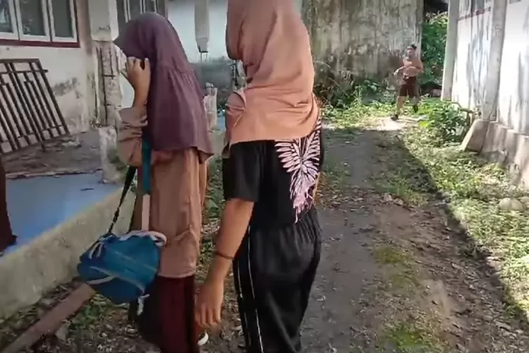 Aksi perundungan terhadap enam siswa di Kabupaten Banggai Laut. (Foto : Tangkapan layar video perundungan).