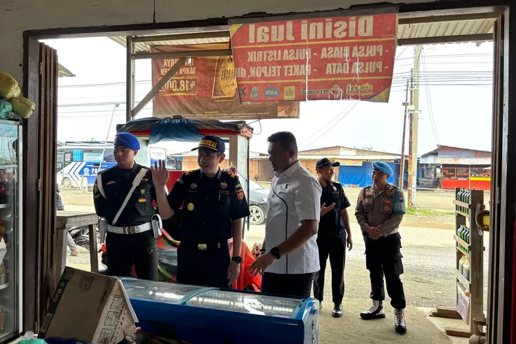 Sosialisasi pemberantasan rokok ilegal di Kecamatan Bahodopi (One-Metrosulteng)