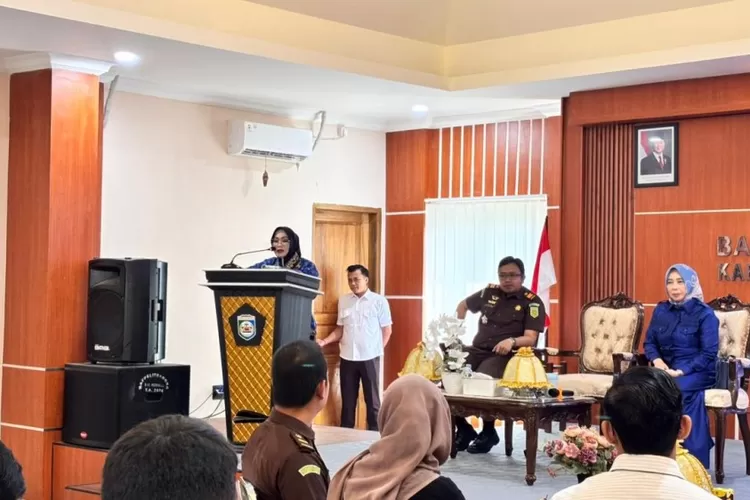 Wakil Bupati Morowali, Ireane Iliyas buka rakor  penanggulangan kemiskinan tahun 2025