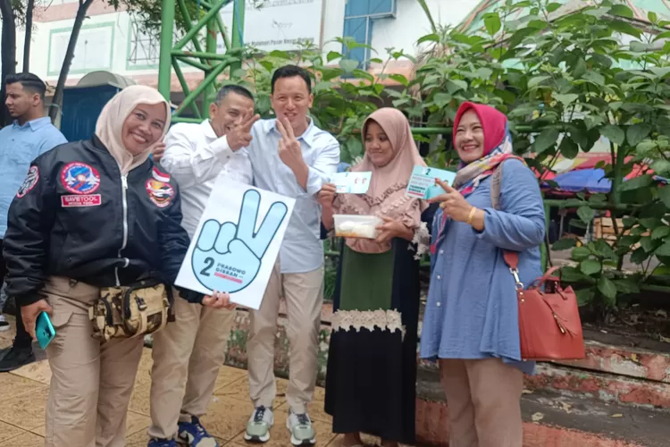 Sosialisasi Program Unggulan Prabowo-Gibran, TKD Bagi-Bagi Makan Dan ...