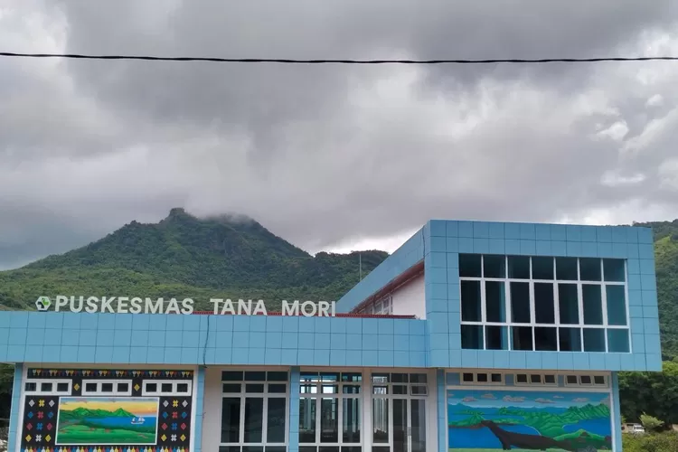Puskesmas di Golo Mori. Hasan pertanyakan progres dari upaya perubahan nama Puskesmas Tana Mori menjadi Golo Mori.