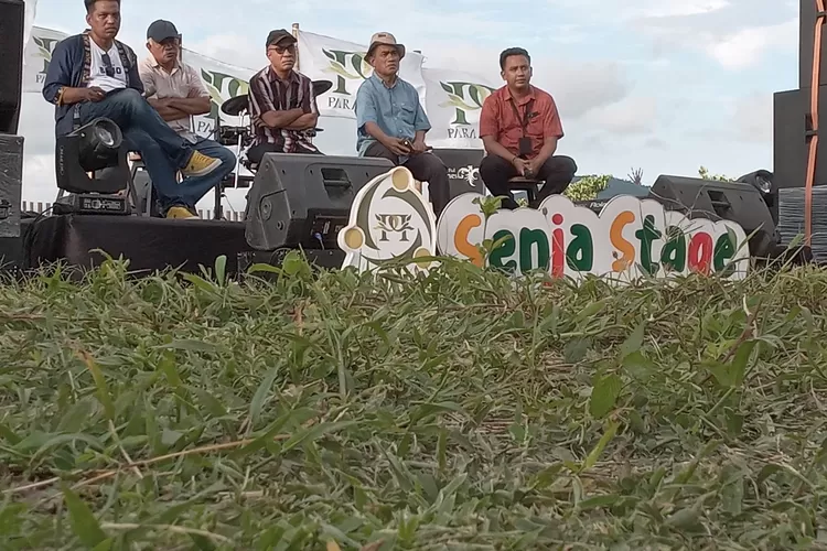 Senja Stage dalam acara Kontras di Parapuar Labuan Bajo, Sabtu (24/2/2024).  Plt Dirut BPOLBF ajak bangun ekosistem kepariwisataan di Labuan Bajo, berikan sentimen positif. (Foto: KLIKLABUANBAJO.ID)