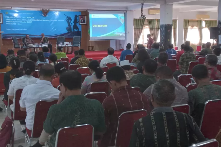 Forum konsultasi publik rancangan awal Rencana Pembangunan Jangka Panjang Daerah (RPJPD) Mabar, berikut ini 3 poin masukan masyarakat. (Foto: KLIKLABUANBAJO.ID)
