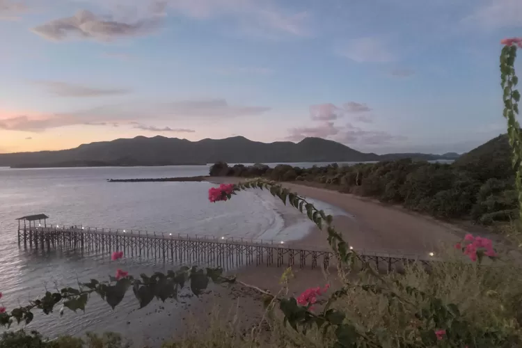 Panorama dari GMCC di ITDC Golo Mori Labuan Bajo. Berikut ini informasi tentang ITDC Golo Mori Labuan Bajo dan upaya pelestarian lingkungan. (Foto: KLIKLABUANBAJO.ID)