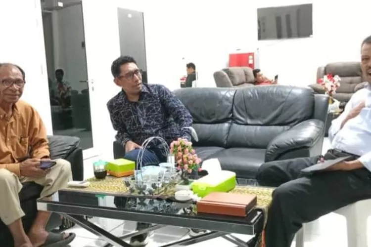Masalah kemiskinan di NTT dibahas dalam pertemuan antara Frans Aba dengan Ketua Perindo NTT.