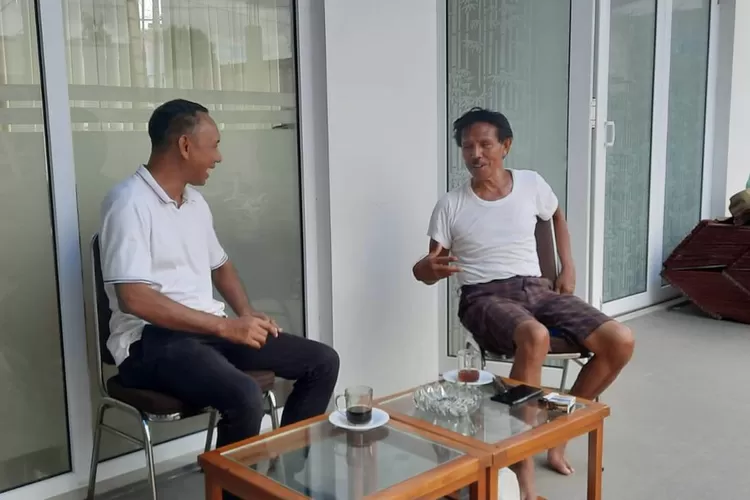 Ferdi Hasiman bertemu Christian Rotok menjelang Pilkada Manggarai Timur. (Foto: KLIKLABUANBAJO.ID)