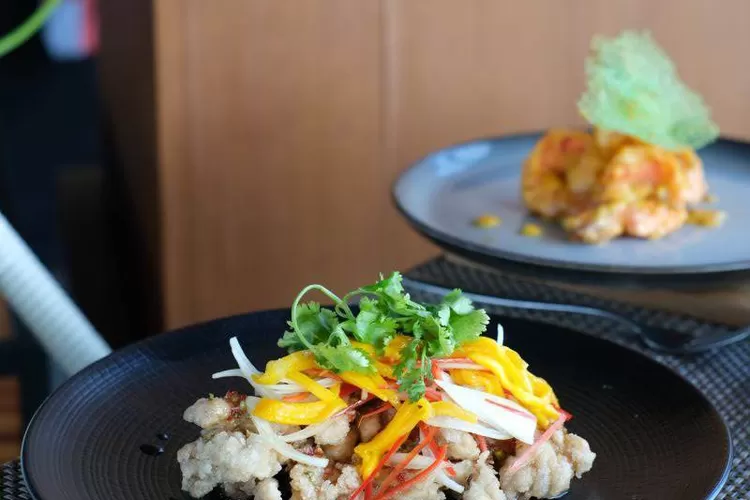 Crispy Chicken Mango. Mengintip kelezatan kuliner di Meruorah Komodo Labuan Bajo pada Agustus 2024 ini.