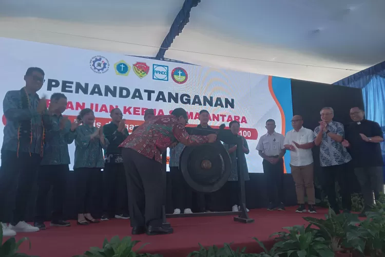 SMK Stella Maris Labuan Bajo titik awal gerakan pengusaha mengajar di NTT, kerja sama 2 sekolah dimulai. (Foto: KLIKLABUANBAJO.ID)