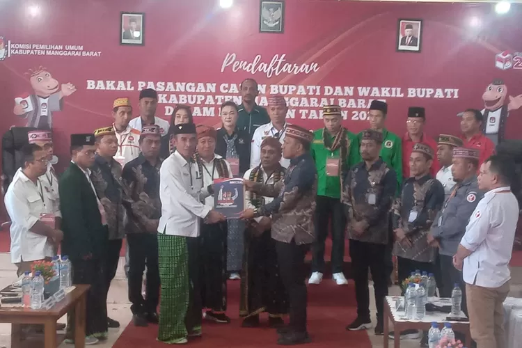 Pasangan Edi-Weng sudah serahkan dokumen pendaftaran ke KPU Manggarai Barat, Kamis (29/8/2024). (Foto: KLIKLABUANBAJO.ID)