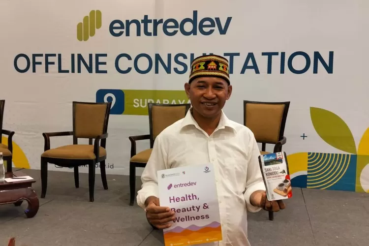 Pemilik usaha Sari Toga Komodo, Adrianus Taur. Sari Toga Komodo mengikuti Entredev Kementerian Koperasi dan UKM.
