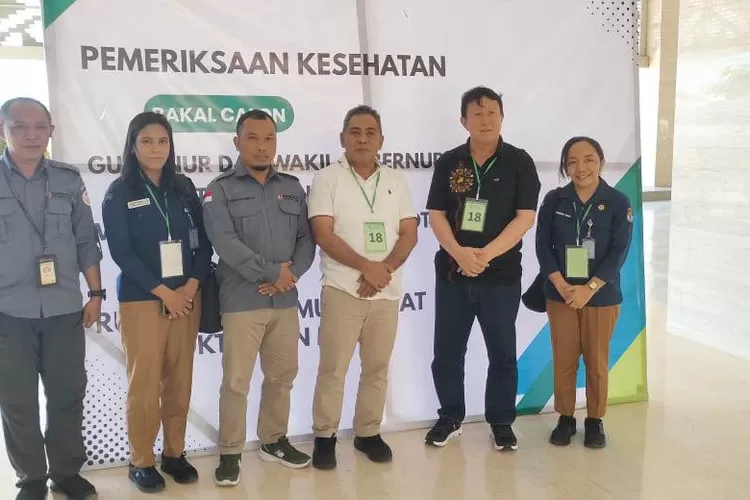 Pasangan Edi-Weng sudah tiba di RS Ben Mboi Kupang untuk menjalani pemeriksaan kesehatan. (Foto: Dokumentasi Bawaslu Mabar)