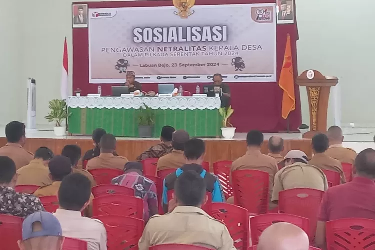 Sejumlah Kades di Mabar hadir sosialisasi netralitas yang diselenggarakan Bawaslu. (Foto: KLIKLABUANBAJO.ID)