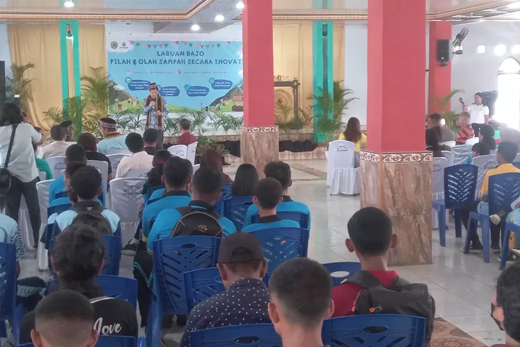 Acara peluncuran Program B+ (Bajo Positif-program pilah sampah secara inovatif di Labuan Bajo). (Foto: KLIKLABUANBAJO.ID)
