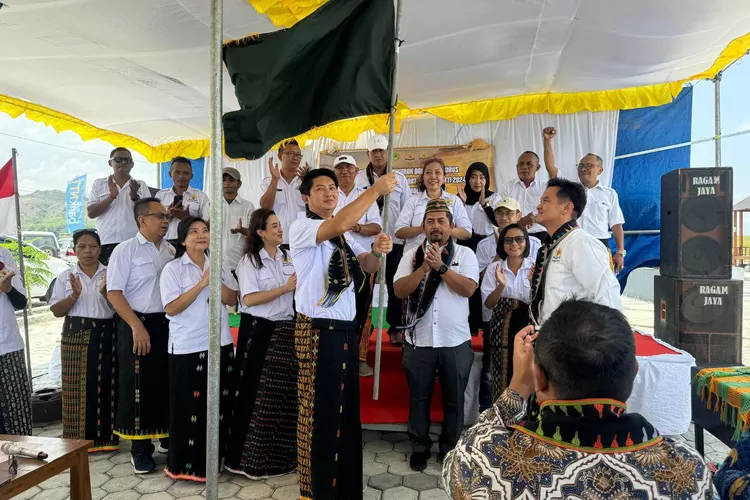 Momen pelantikan Badan Pengurus Kadin Manggarai Barat. Peluncuran Beras Molas Lembor dan pelantikan pengurus Kadin Mabar berlangsung di agrowisata Ngalor Kalo Desa Siru.