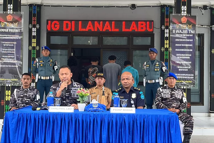 Lanal Labuan Bajo berhasil menindak penambang pasir laut ilegal.