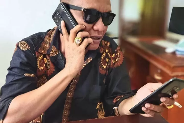 Camat Komodo Marthinus Maryanto Irwandi. 