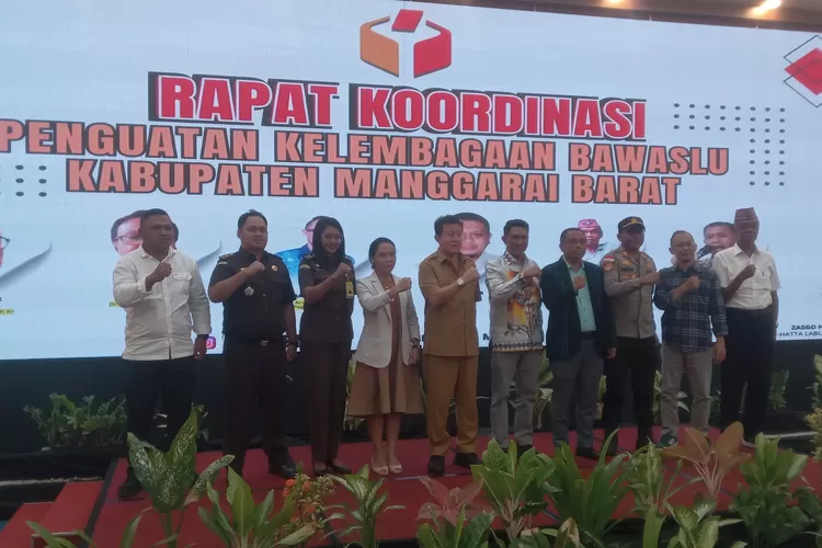 Rakor Bawaslu Mabar, membentuk perilaku politik pemilih. (Foto: KLIKLABUANBAJO.ID)