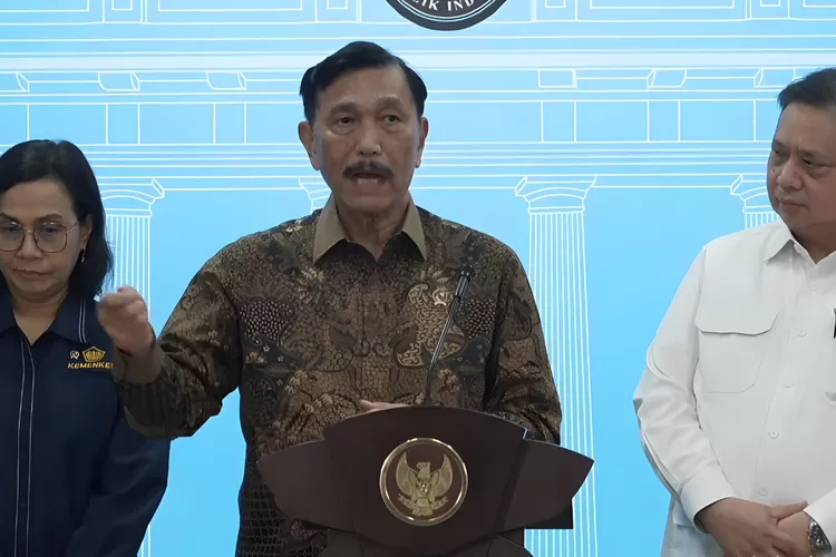 Ketua Dewan Ekonomi Nasional (DEN), Luhut Binsar Pandjaitan, menyampaikan pesan Presiden Prabowo Subianto bahwa program MBG harus memanfaatkan potensi industri lokal, bukan impor. (Dok. Tim Media Prabowo Subianto)