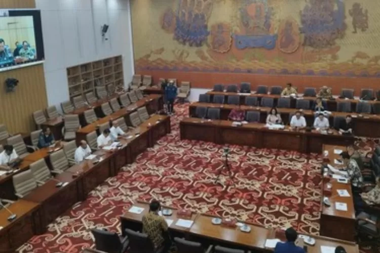 Dirut PT Timah Tbk Ahmad Dani bersama Komisi VI DPR RI dalam rapat dengar pendapat pada Selasa, 2 April 2024 (Istimewa/jangkauindonesia.com)