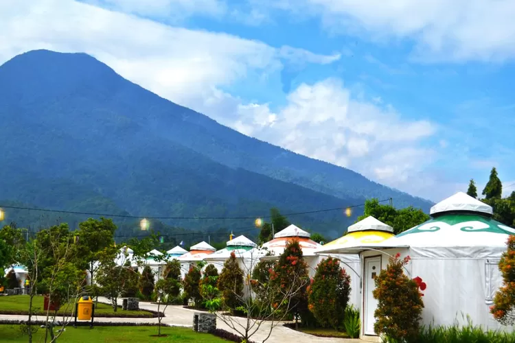 Menyambut Tahun Baru 2024 Glamping Di The Highland Park Resort, Salah ...