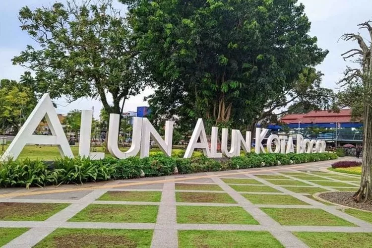 Olahraga Sambil Berkuliner di Alun-Alun Bogor, Wisata Gratis Dekat Stasiun dengan Suasana Hijau dan Aktivitas Seru Lainnya.