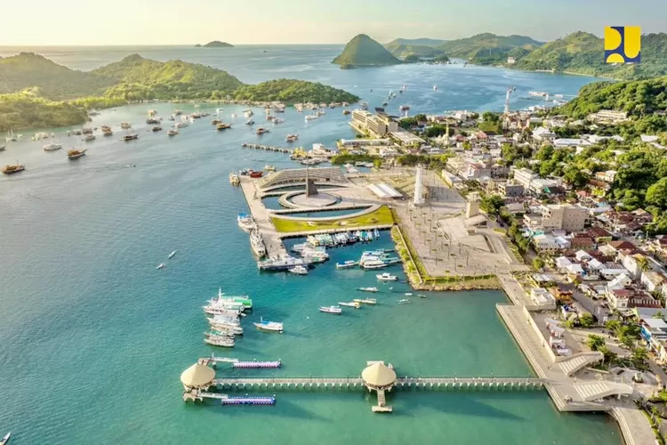 Labuan Bajo: Surga Tersembunyi di Ujung Timur Indonesia Akan Kecantikan Terumbu Karang yang Berwarna-warni.