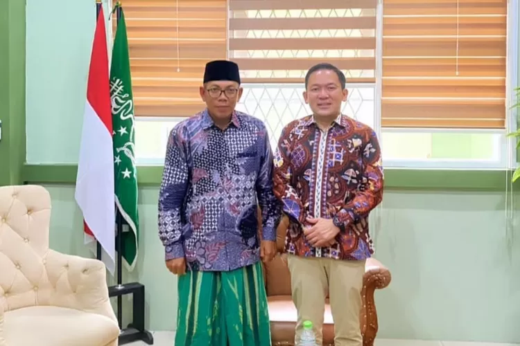 Dokter Rayendra Cawalkot Bogor bertemu Ketua NU Jabar Kiai Juhadi Muhammad. (Foto/Dok Pribadi.)